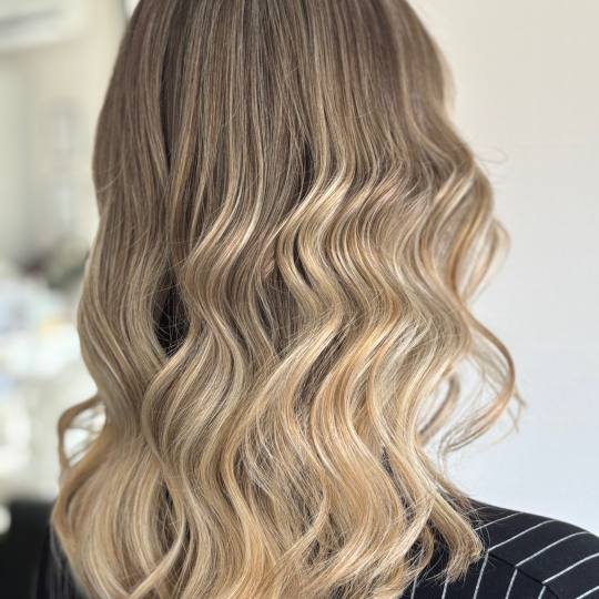 Nega i lepota NS 1 #novisad Pramenovi Balayage paket: pramenovi + preliv + OLAPLEX + šišanje + fen