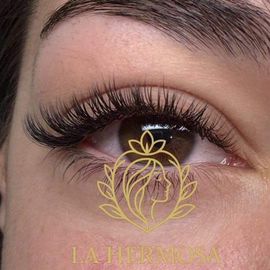 La Hermosa Beauty Studio #beograd Nadogradnja trepavica Nadogradnja svilenih trepavica - 1 na 1