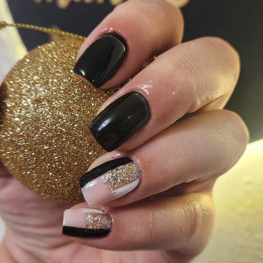 Mango beauty studio #novisad Korekcija noktiju Korekcija noktiju