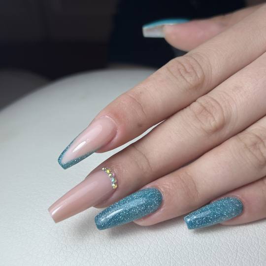Ena beauty studio #nis Izlivanje noktiju Izlivanje noktiju gelom - XL dužina