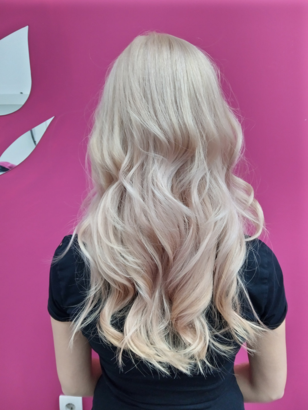 Hairrific #novisad Blajhanje kose Blajhanje cele dužine + farbanje + feniranje - duga kosa / ekstra gusta srednja kosa
