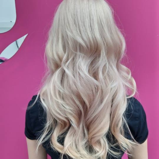 Hairrific #novisad Blajhanje kose Blajhanje cele dužine + farbanje + feniranje - duga kosa / ekstra