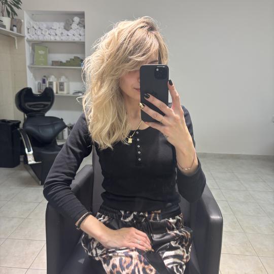 Atelier Kat #beograd Feniranje i stilizovanje Feniranje na talase - kosa srednje dužine