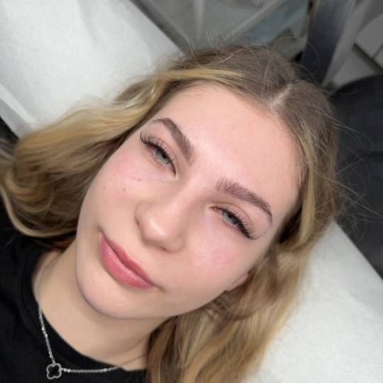 Miss Lash - Nehruova #beograd Nadogradnja trepavica Nadogradnja svilenih trepavica - 1 na 1