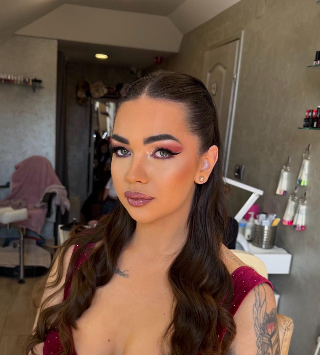 Bibi beauty centar #beograd Make-up / šminkanje Profesionalno šminkanje + veštačke trepavice + svečana frizura