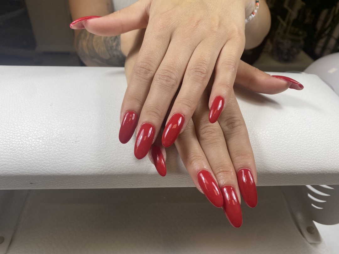 Monstera beauty salon #beograd Izlivanje noktiju Izlivanje noktiju gelom - L dužina noktiju