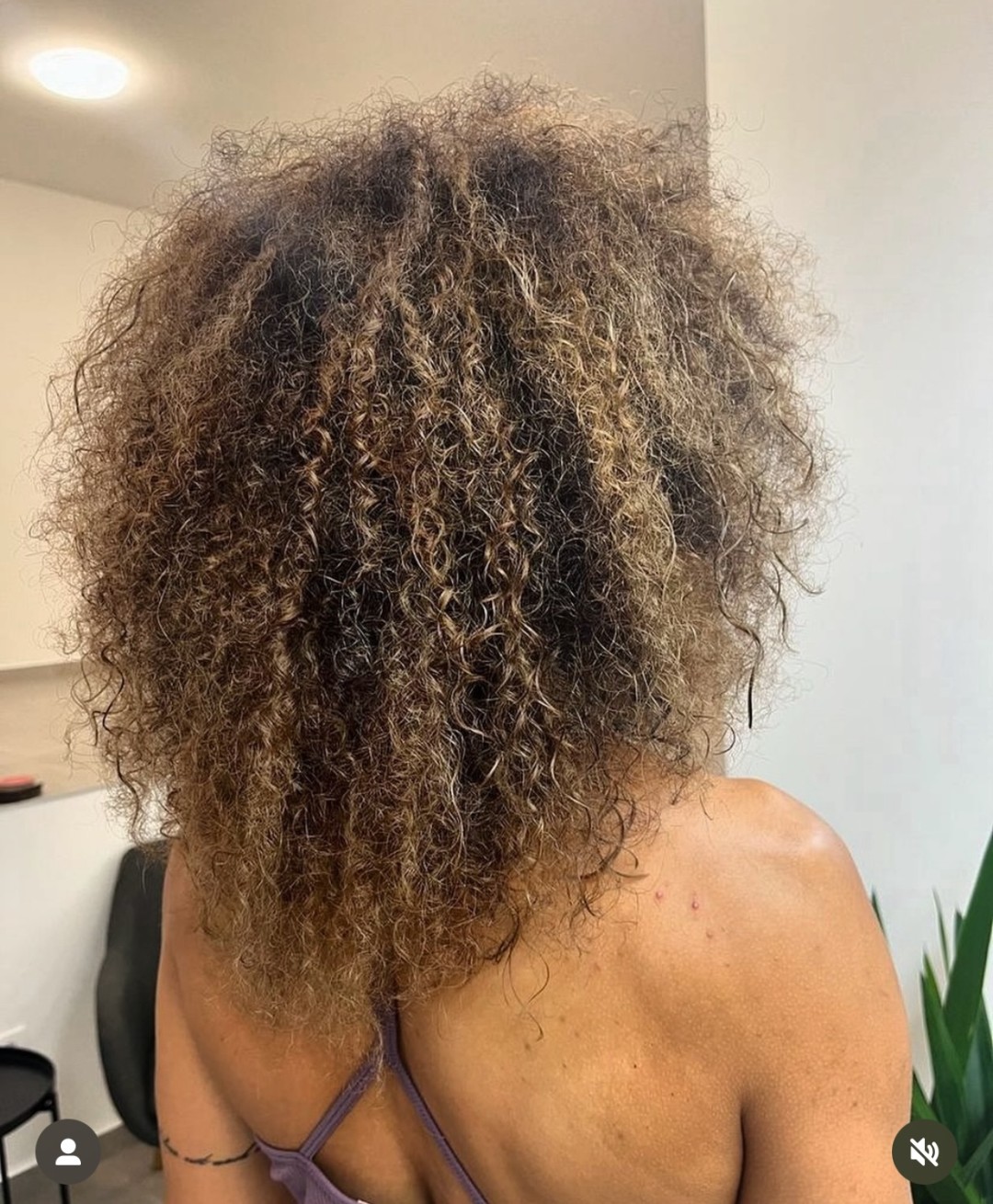 Studio Eleven Ladies&Gentlemen #beograd Nega i ojačavanje kose Tretman za negu kose + feniranje - sve dužine kose