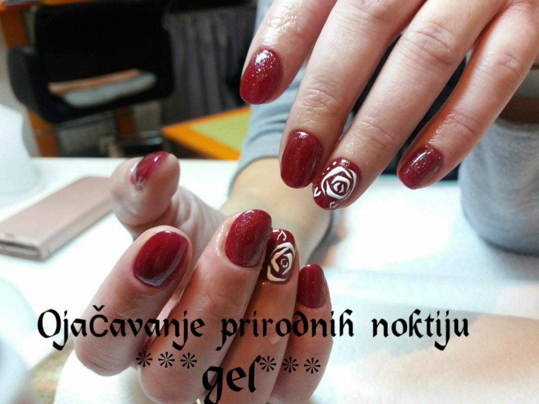 Ojačavanje prirodnih noktiju gelom - kratki nokti - Victoriya Art, Beograd Manikir Nokti Manikir, Beograd, Žarkovo, Cerak, Bele vode