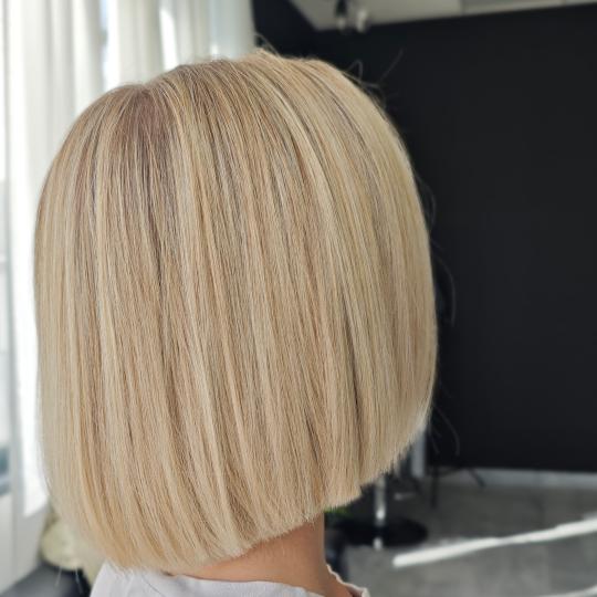 Kotenkova Studio & Education #beograd Pramenovi Blond tehnike cele dužine - kosa srednje dužine