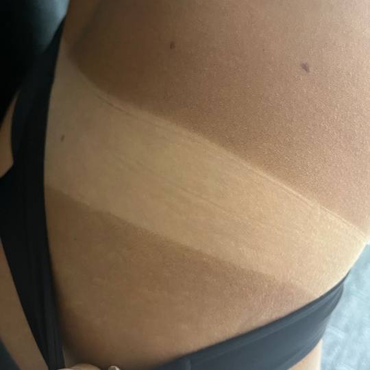 Spray Tan Bar #beograd Air brush potamnjivanje kože Spray tan - celo telo + lice Najtamnija nijansa