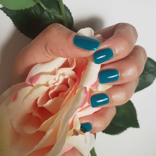 Unna Centar #beograd Gel lak #trajnilak Gel lak CUCCIO COLOUR VENEER SOAK OFF SISTEM - je gel u boč