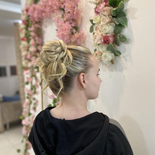 MV Studio #beograd Svečane i frizure za svadbu Svečana frizura - složena Frizerski saloni