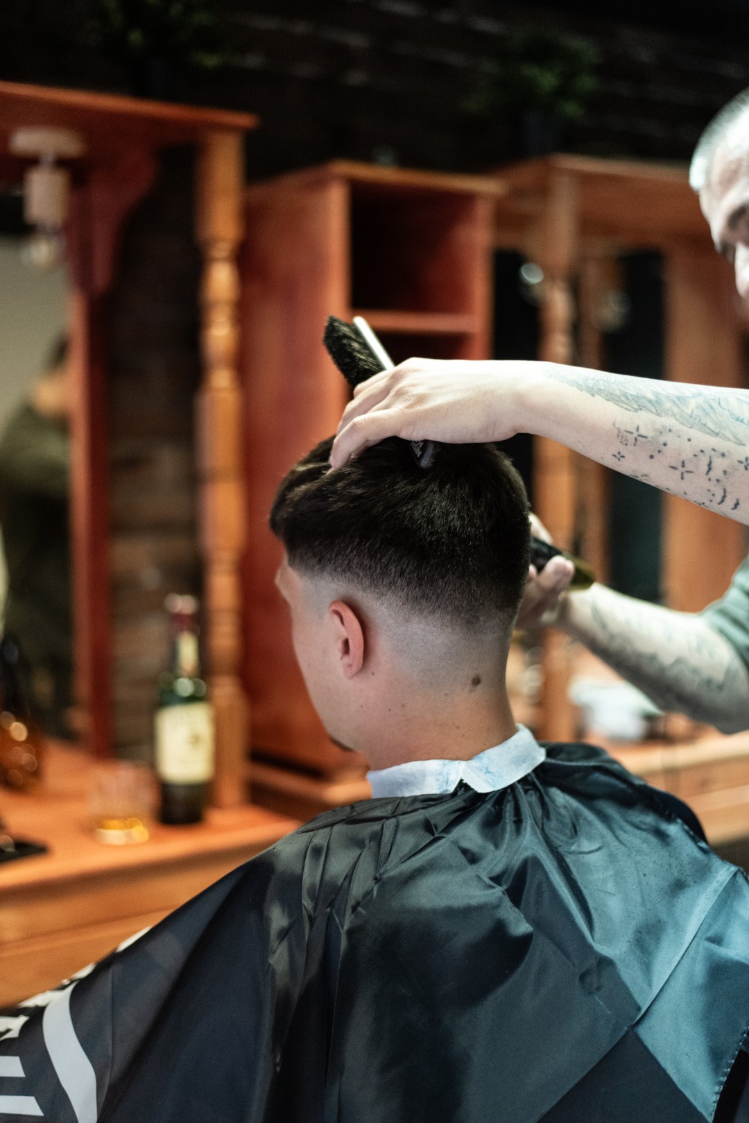 Barber shop Sekira - Vračar #beograd Muško šišanje Muško šišanje fade + gratis pranje kose + piće