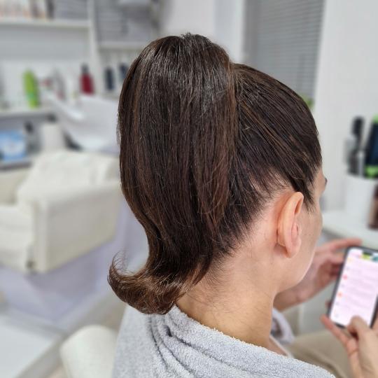 Novelle #beograd Svečane i frizure za svadbu Visoki rep sa talasima