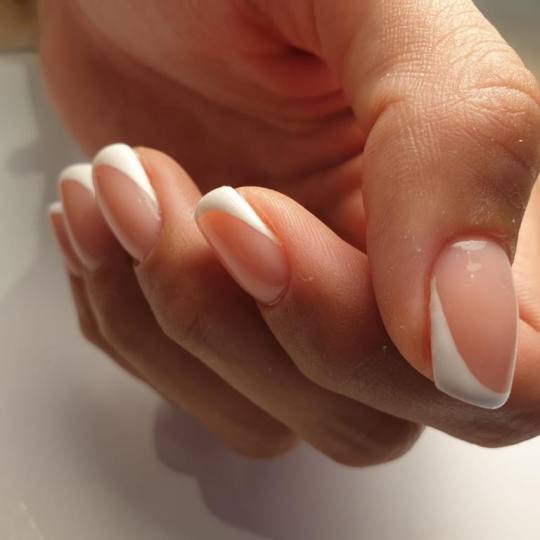 Kalax Studio Lepote #beograd Ojačavanje noktiju Ojačavanje prirodnih noktiju gelom + french - M du