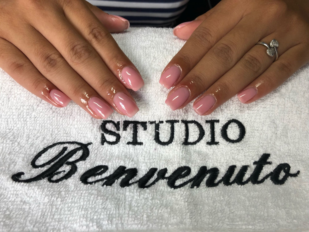 Gel lak - ruke - Studio Benvenuto, Beograd Gel lak Nokti Gel lak, Beograd, Voždovac