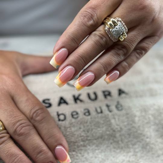 Sakura beauté #beograd Izlivanje noktiju Izlivanje noktiju gelom - sve dužine Gradjeni french