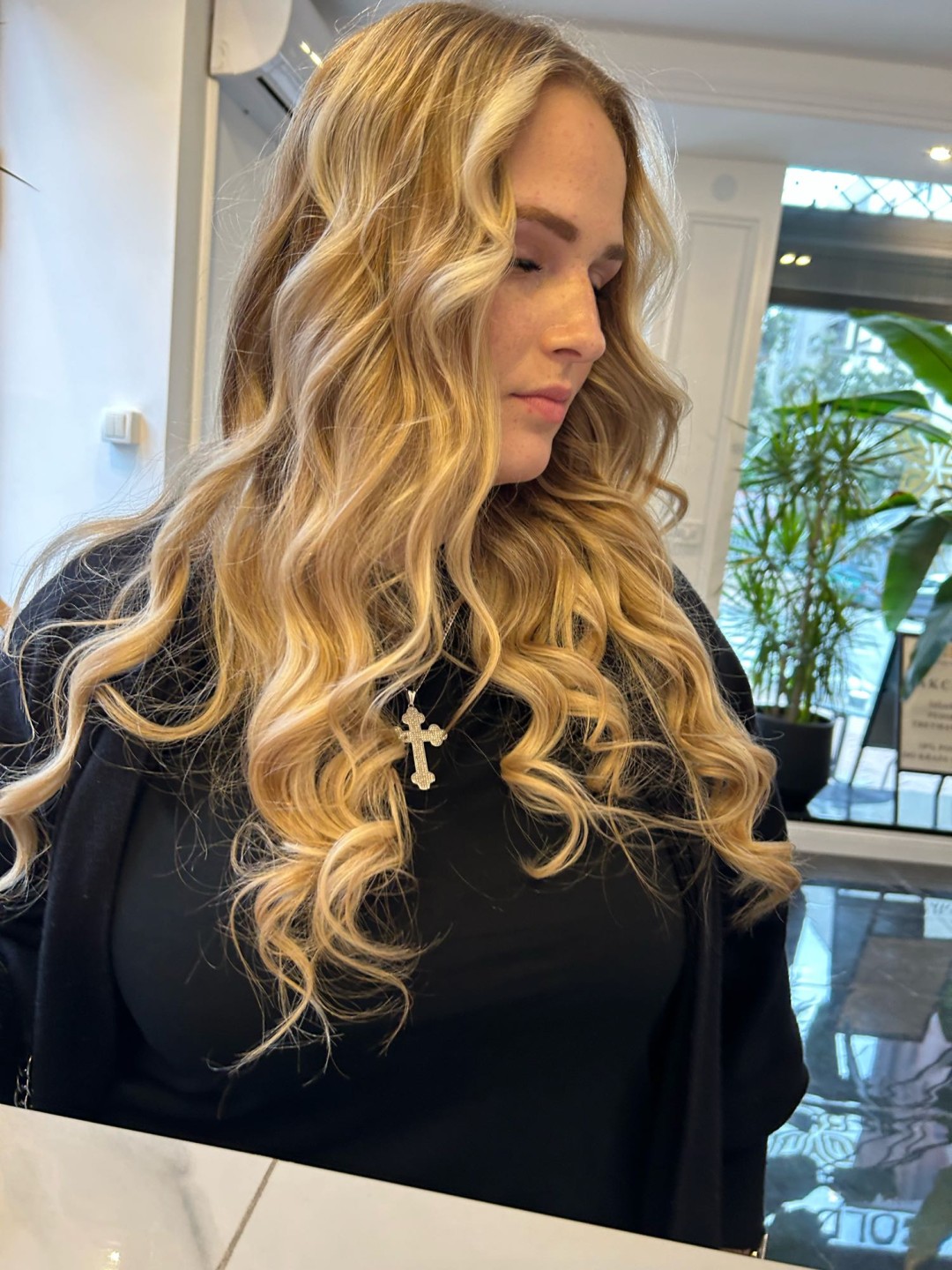 Esthetique Privé #beograd Ombre, sombre, balayage Balayage + Preliv +Feniranje + Šišanje +Black Caviar tretman