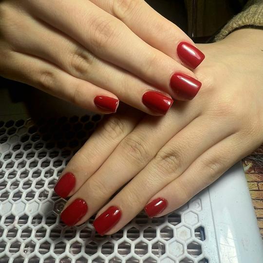 Krispy tattoo & nails #beograd Korekcija noktiju Korekcija trajni lak M dužina Crveni nokti ❤️