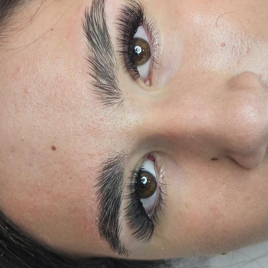 Latina beauty studio #beograd Nadogradnja trepavica Nadogradnja svilenih trepavica 4D / 5D