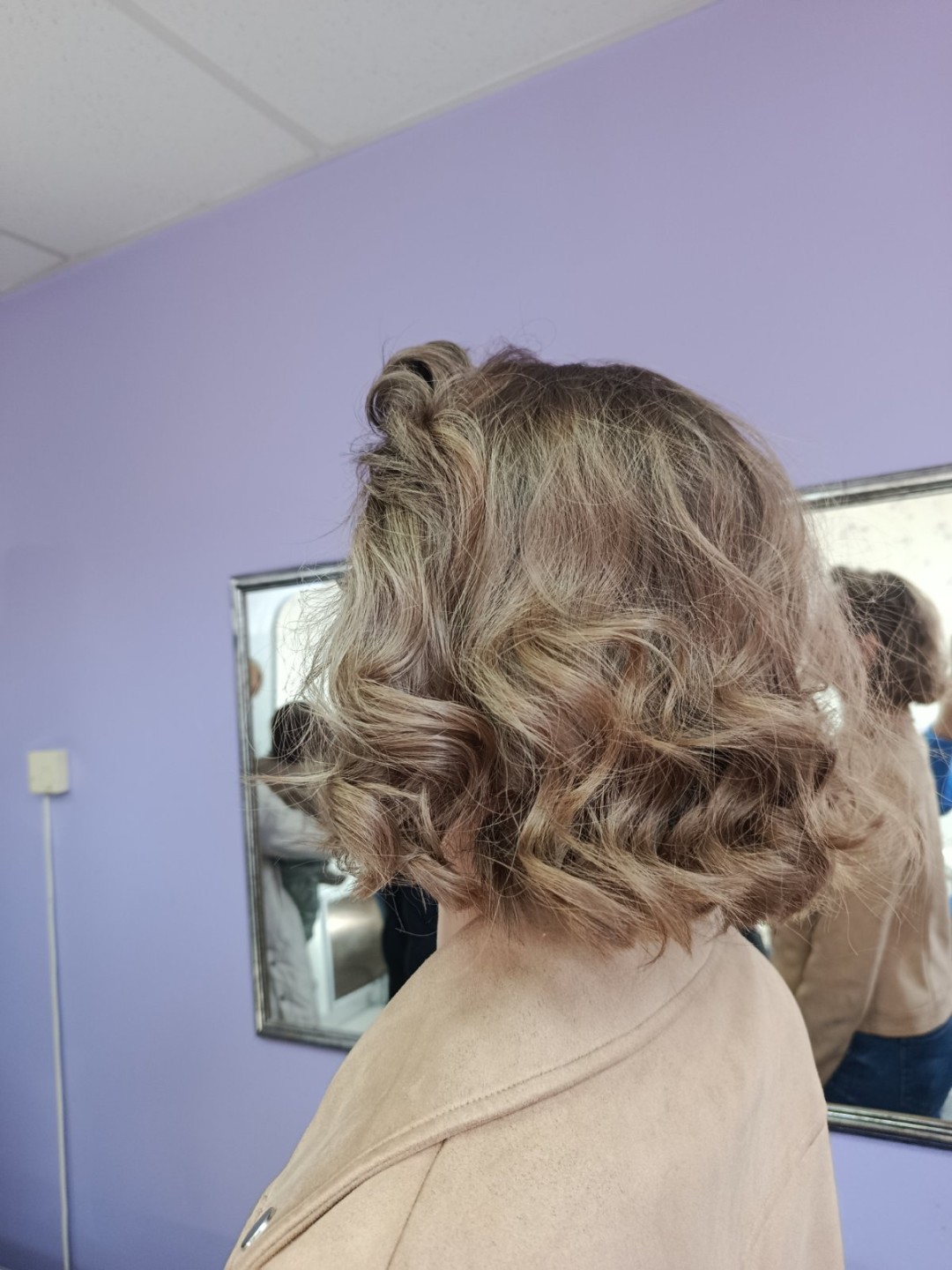 Žad #beograd Svečane i frizure za svadbu Jednostavnija svečana frizura - kosa srednje dužine