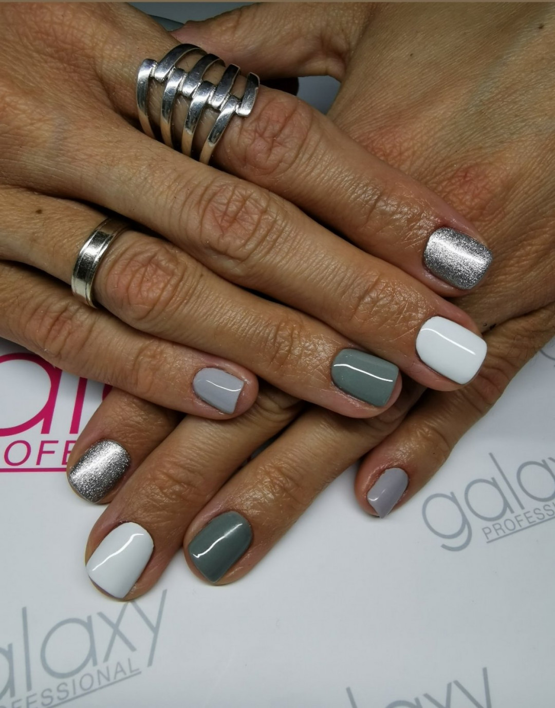 Lipo Centar #beograd Gel lak Manikir + gel lak (prvo mazanje)
