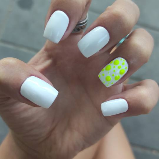 Beauty World #beograd Korekcija noktiju Korekcija nadogradnje / izlivanja / ojačavanja noktiju