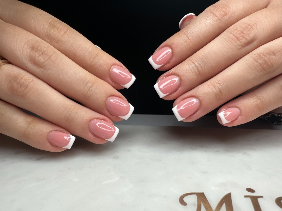 Miss Princess Beauty Center #beograd Nadogradnja noktiju Manikir + izlivanje noktiju gelom / akrilom - S / XS dužina
