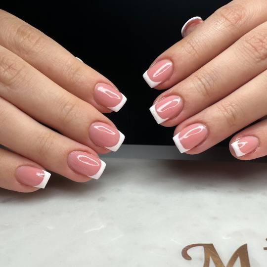 Miss Princess Beauty Center #beograd Nadogradnja noktiju Manikir + izlivanje noktiju gelom / akrilom