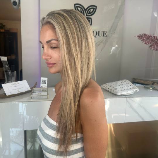 Esthetique Privé #beograd Pramenovi Pramenovi na foliju +Preliv + Feniranje +Šišanje +Black Cavia