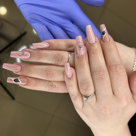 Mila Beauty Centar #beograd Izlivanje noktiju Izlivanje noktiju gelom - L dužina Izlivanje noktiju 