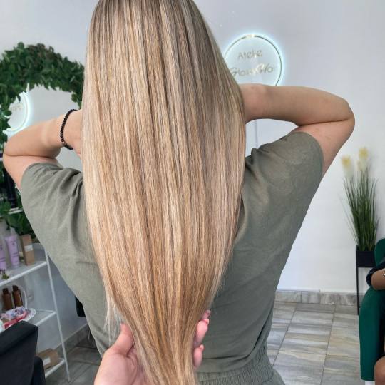Atelje Glossy Hair #beograd Pramenovi Pramenovi na foliju - duga kosa