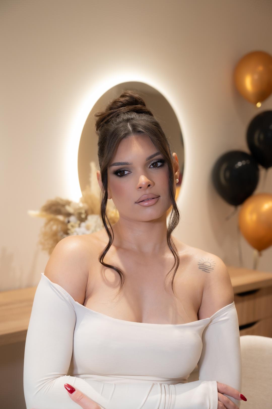 Pravljenje punđe - Studio Kristina Jovanović, Beograd Pletenice, kike, punđe Frizerski saloni Pletenice, kike, punđe, Beograd, Zvezdara