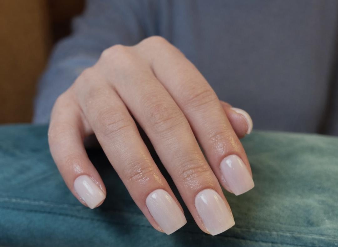 Ojačavanje noktiju prirodnih noktiju gelom / rubber bazom - S / M dužina - Lumière studio, Beograd Ojačavanje noktiju Nokti Ojačavanje noktiju, Beograd, Voždovac