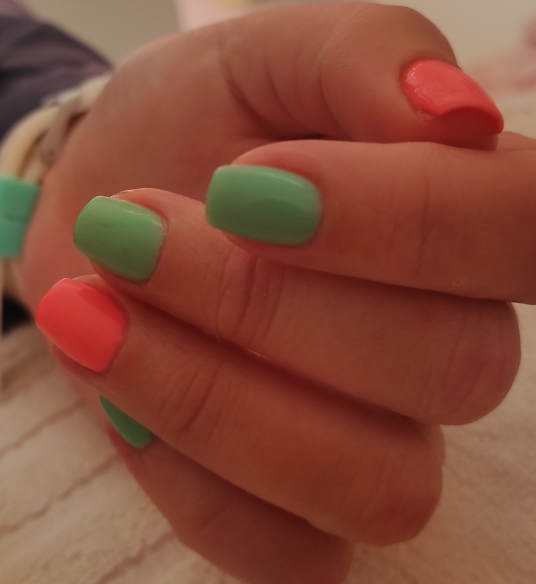 Gel lak - ruke - Studio Diva Lux, Niš Gel lak Nokti Gel lak, Niš, Medijana