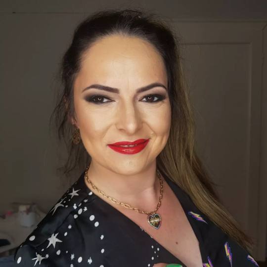 Ena beauty studio #nis Make-up / šminkanje Profesionalno šminkanje + veštačke trepavice