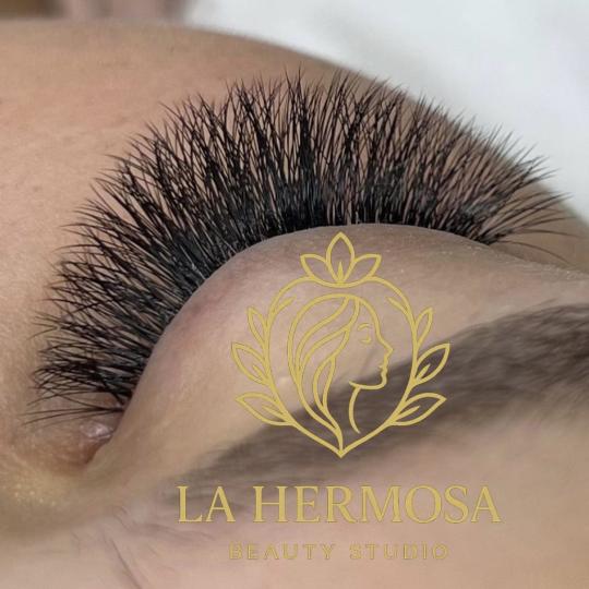 La Hermosa Beauty Studio #beograd Nadogradnja trepavica Nadogradnja svilenih trepavica - ruski volum