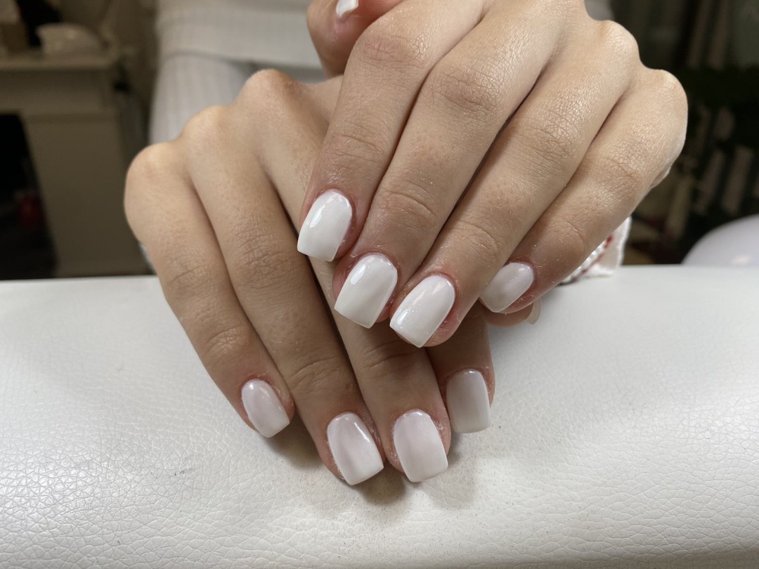 Monstera beauty salon #beograd Izlivanje noktiju Izlivanje noktiju gelom - M dužina noktiju