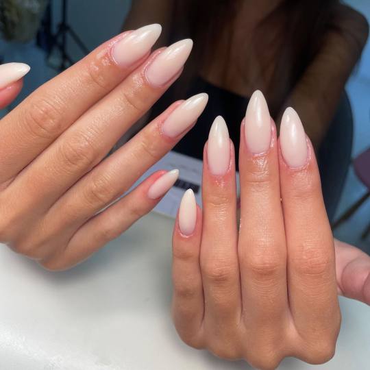 Estetic studio Ognjanović #beograd Manikir Aparatni manir + trajni lak (gel lak)