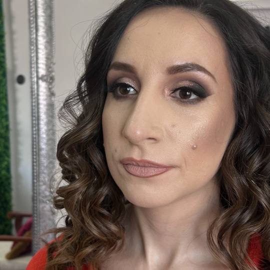 Ena beauty studio #nis Make-up / šminkanje Profesionalno šminkanje - bez veštačkih trepavica