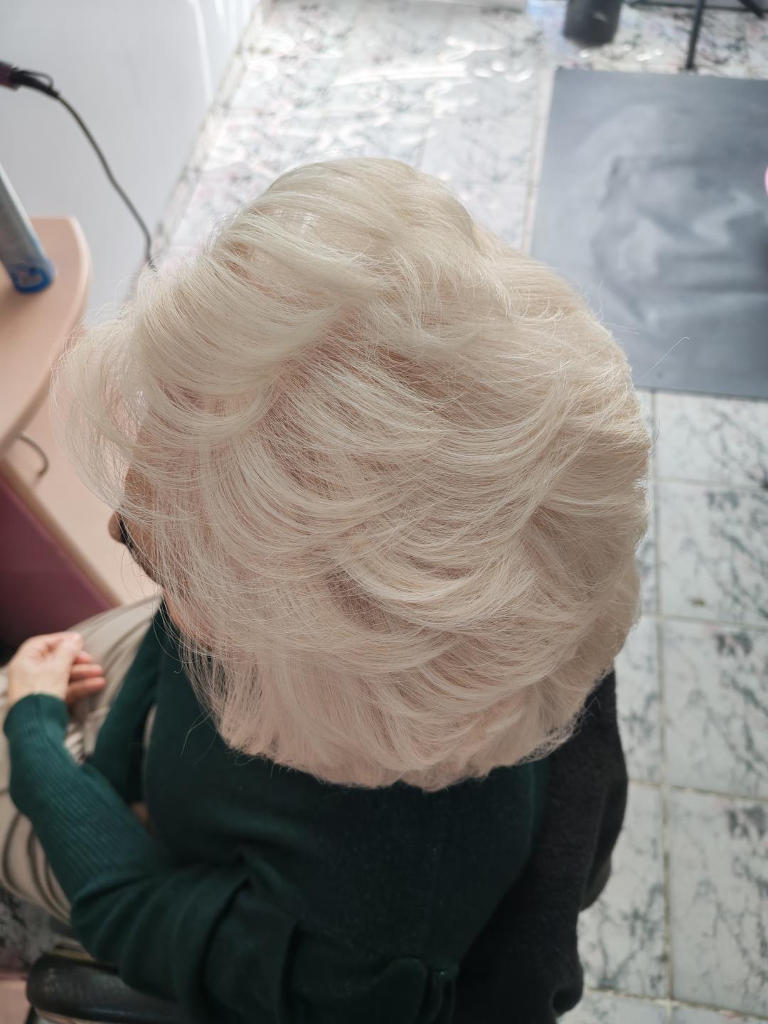 Beauty Line-M #novisad Žensko šišanje Pranje kose + maska + feniranje na ravno - kosa srednje dužine