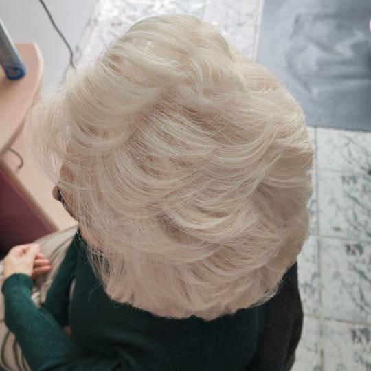 Beauty Line-M #novisad Žensko šišanje Pranje kose + maska + feniranje na ravno - kosa srednje du�