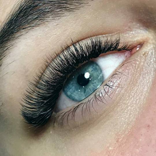 Right Beauty #beograd Nadogradnja trepavica Nadogradnja trepavica - ruski volumen 5D - 8D