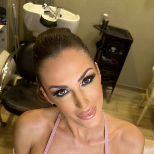 Bibi beauty centar #beograd Make-up / šminkanje Profesionalno šminkanje + feniranje ravno Bibi #fr