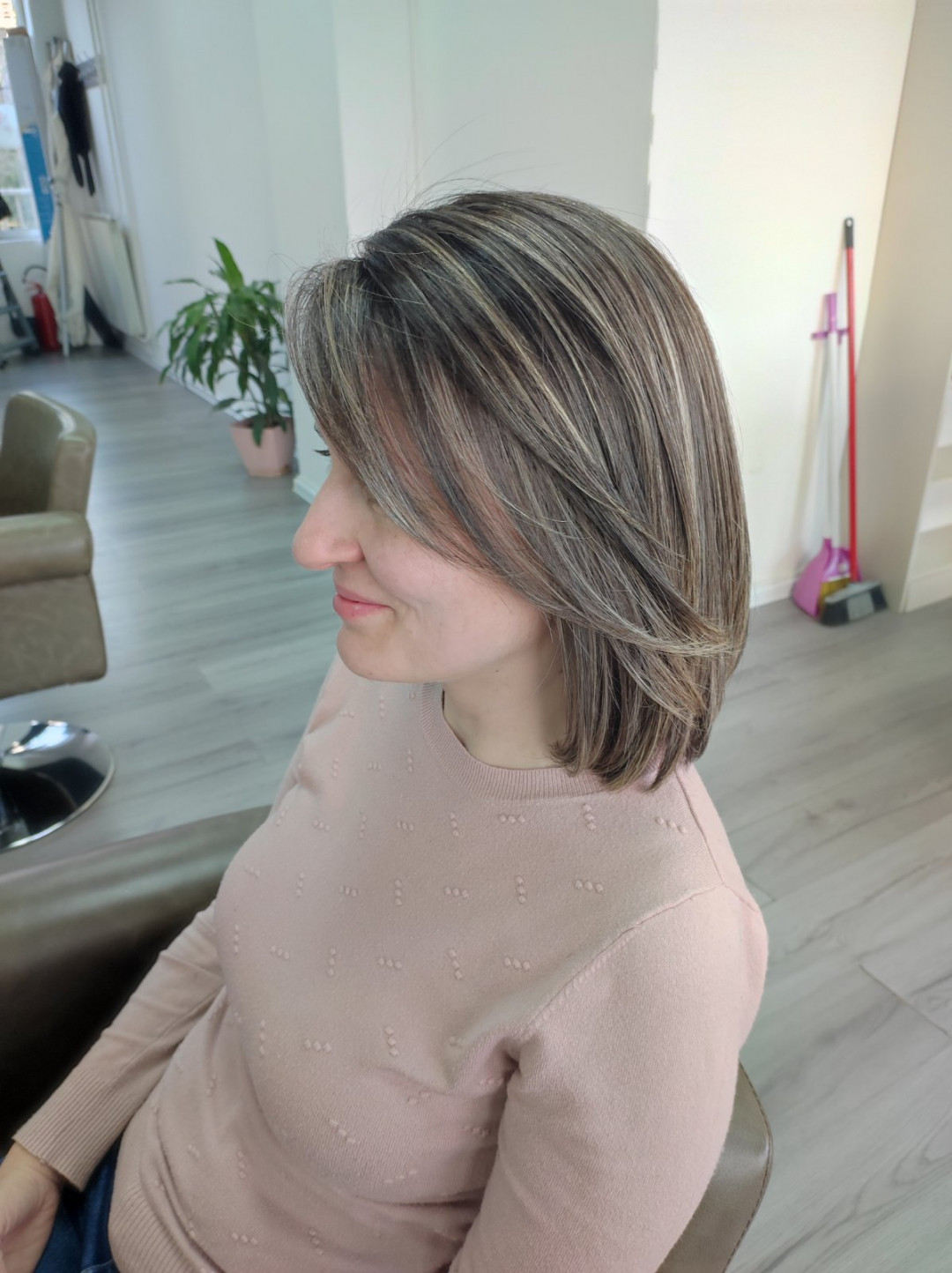 Radionica za šišanje po meri #beograd Pramenovi Pramenovi / Balayage/Babylight sa olaplex zastitom - kosa srednje dužine