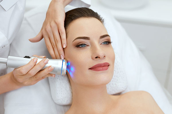 Salon Klinik #beograd Tretman lica Mezoterapija bez igle sa led terapijskim svetlom