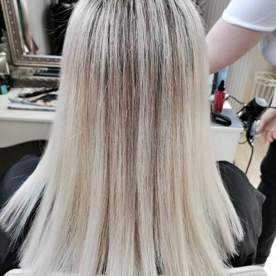 Bibi beauty centar #beograd Pramenovi Pramenovi na foliju u 1 / 2 boje / blanšem + preliv - kratka 