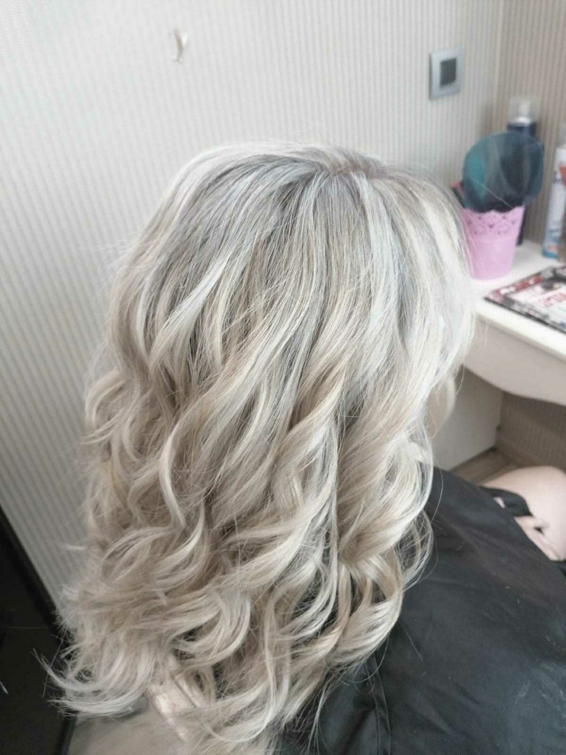 Feniranje na ravno / lokne - kosa srednje dužine - Bibi beauty centar, Beograd Feniranje i stilizovanje Frizerski saloni Feniranje i stilizovanje, Beograd, Banovo brdo