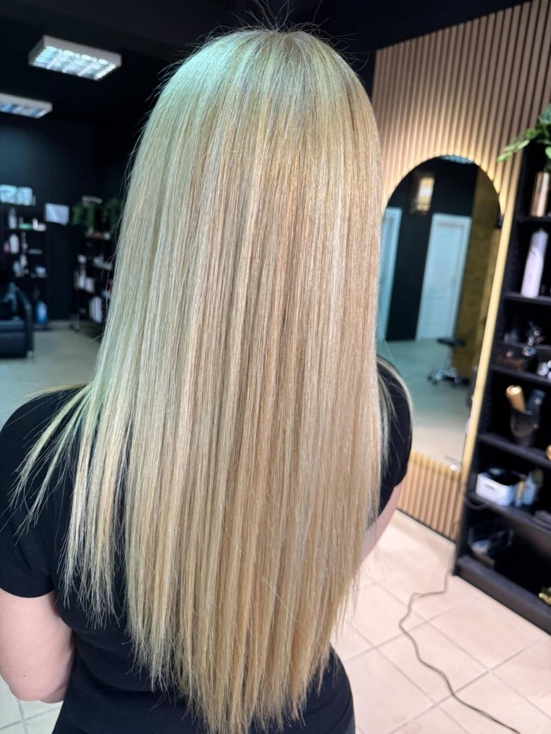 Farbanje izrastka - duga kosa - Glamour Luxury Studio 88, Pančevo Farbanje kose Frizerski saloni i frizeri Farbanje kose, Pančevo, Centar