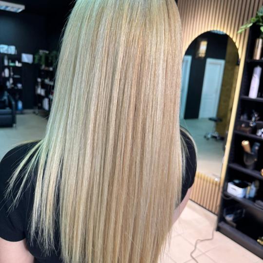 Glamour Luxury Studio 88 #pancevo Farbanje kose Farbanje izrastka - duga kosa ​Za ovu predivnu pla